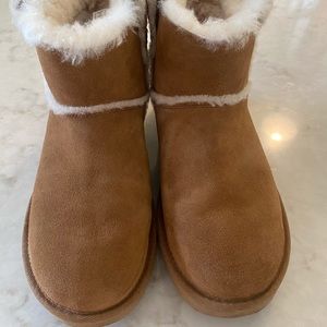 Ugg classic mini shearling boot size 7
